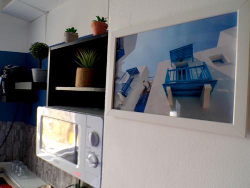 West Kensington - Santorini Apartments - Tap to explore photos