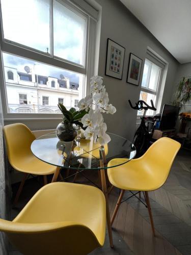 One bedroom flat near Portobello Road - Tap to explore photos