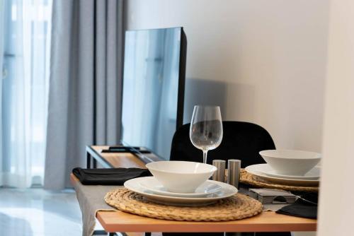 Bloomfields Spacious Stu In Oasis Masdar City - Tap to explore photos