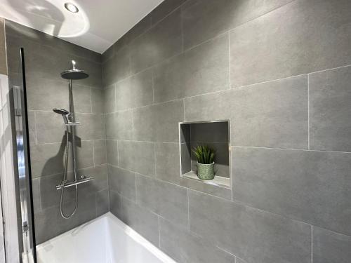 Brand New Flat in Central London - Tap to explore photos