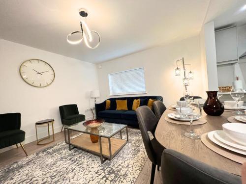 C7501, Luxury 2 bedroom flat in Wembley - Tap to explore photos