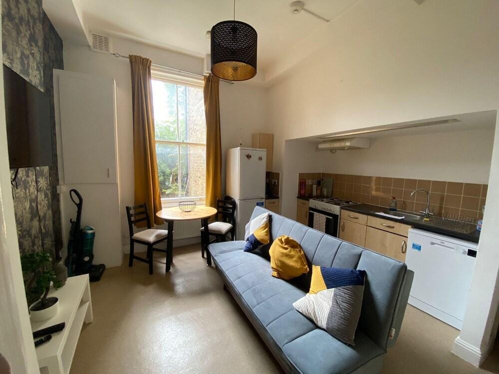 Bustling Western Apartment - Tap to explore photos