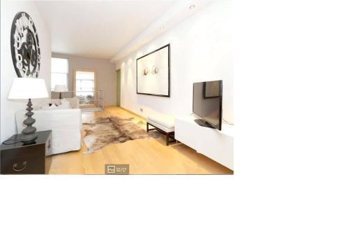 Prime Marylebone Apartment - Tap to explore photos