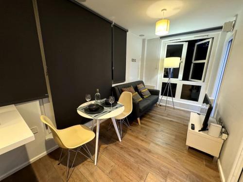 Camden Town Modern 1Bedroom Flat - Tap to explore photos