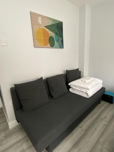 Budget City Center Apartment Aldgate - Tower Bridge - Tap to explore photos
