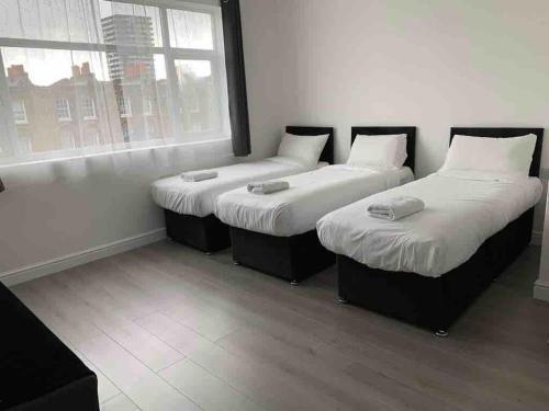 Budget City Center Apartment Aldgate - Tower Bridge - Tap to explore photos
