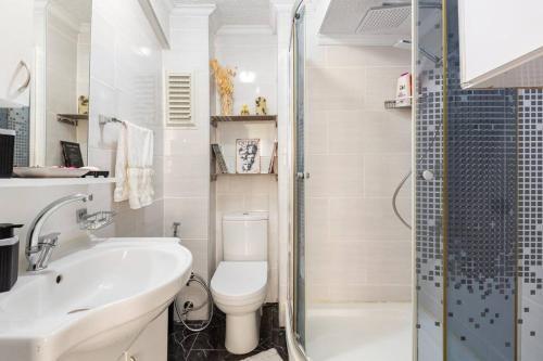 Practical and Cozy Flat Near Taksim İstikal - Tap to explore photos