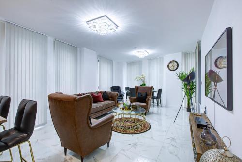 Canary Wharf 2 Bedroom Luxury Apartment - Tap to explore photos
