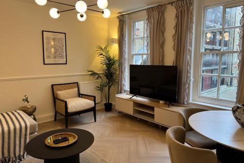 Be London - Farringdon Apartments - Tap to explore photos