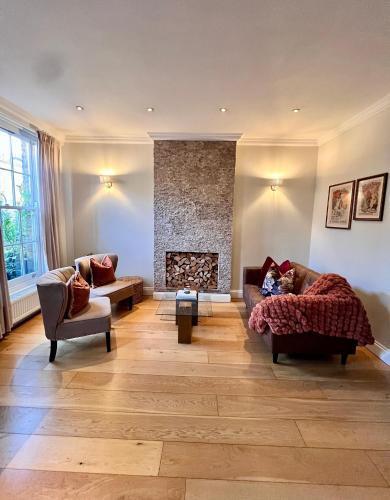 Beautiful One Bedroom Apartment Near Business Design Centre Islington - Tap to explore photos