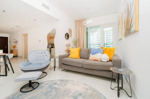 Dubai Marina - 1BHK Apartment - Tap to explore photos