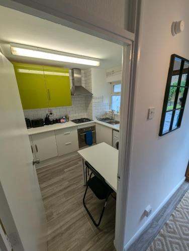 Central London Rooms N1 6RJ - Tap to explore photos