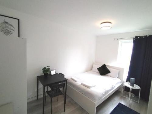Central London Rooms N1 6RJ - Tap to explore photos