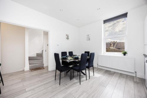 Beautiful 3-Bed Apartment in Shepherd's Bush - Tap to explore photos