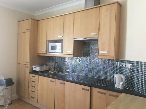 Central London Apartment for family upto 5 - Tap to explore photos