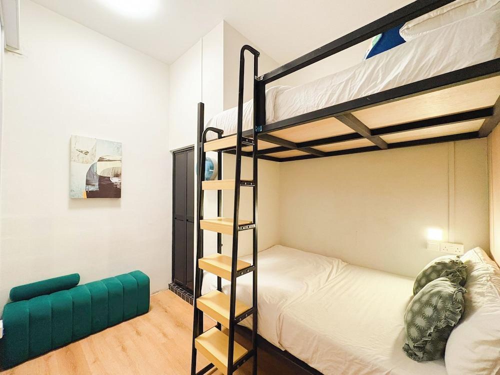 Code Hostel at Lavender Room Type - Basic Quadruple Room, Non Smoking