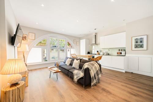 Comfortable Apartments in Shoreditch High Street - Tap to explore photos