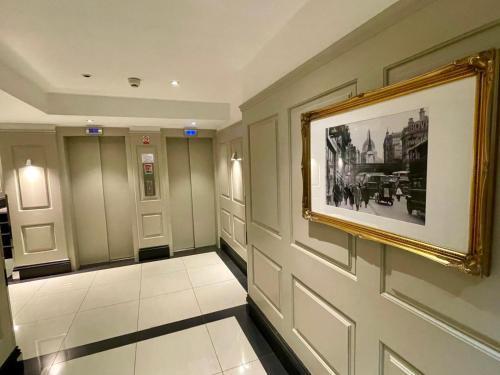Charming Chelsea Studio, Harrods, Central London - Tap to explore photos