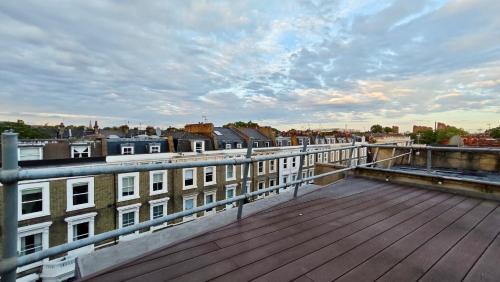 Chelsea Cosy 2 Bedroom Flat with Terrace - Tap to explore photos
