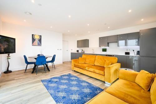 Central luxury 2 Bed apartment - Tap to explore photos
