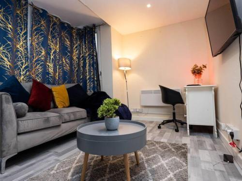 Pristine Relocation Flat 2 - Tap to explore photos