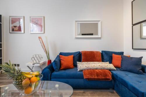 Central London's Cosy Gem - Tap to explore photos