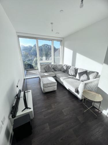 Private Flat in London - Tap to explore photos