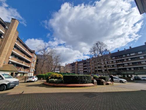 Comfortable 2 bedrooms flat in Oval Central London - Tap to explore photos