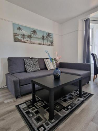 Comfortable 2 bedrooms flat in Oval Central London - Tap to explore photos