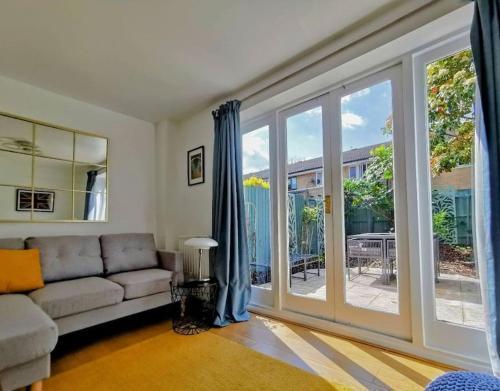 Quiet 4 Bedroom House between Camden & Kings Cross - Tap to explore photos