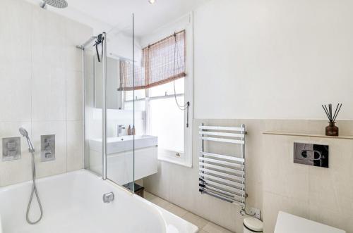 Chancery's Loft Private Apartment - Tap to explore photos