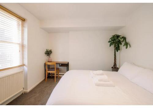 Cosy 1 Bed flat near Portonbello - Tap to explore photos