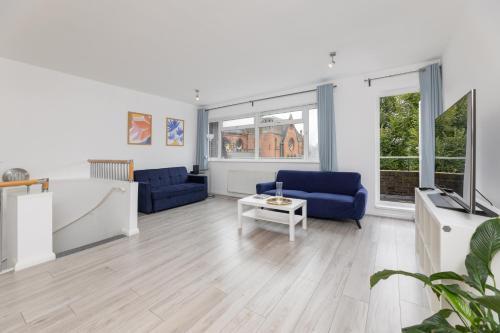 Primrose Apartment - Large 2 BR Apart - Tap to explore photos