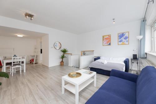 Primrose Apartment - Large 2 BR Apart - Tap to explore photos