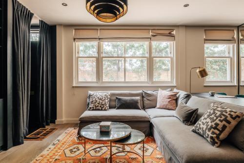 Chic mews house in South Kensington - Tap to explore photos