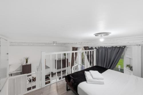 Central London 4-sleeper Oasis - Tap to explore photos