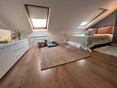 Charming Fulham flat - Tap to explore photos