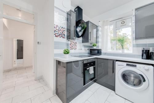 Deluxe 1 Bed Apartment - Battersea, Nine Elms & Vauxhall - Tap to explore photos