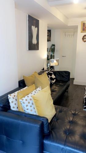 Deluxe Garden Apartment - Tap to explore photos