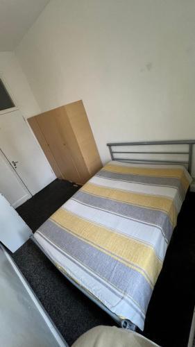 Room in Streatham Hill - Tap to explore photos