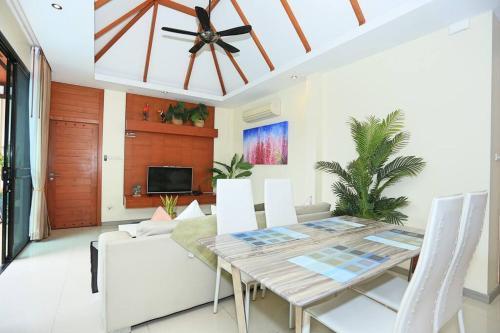 Rawai VIP 2D2 Tow-bedroom villa - Tap to explore photos