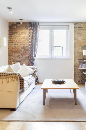 Designer Warehouse Two Bedrooms Converted, London Bridge - Tap to explore photos