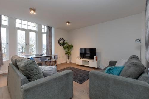 Deluxe North Central London Apartment - Tap to explore photos