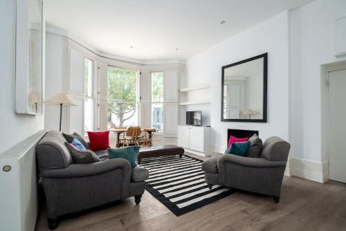 Elegant Apartment near Portobello Road Market - Tap to explore photos