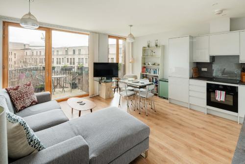 Shiny and Comfy stay with Underground links nearby! Room Type - One-Bedroom Apartment