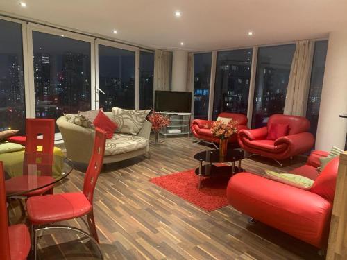 EXCEL STUNNING DUPLEX PENTHOUSE - Tap to explore photos