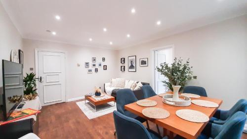 Enchanting 3 bedroom flat - Tap to explore photos