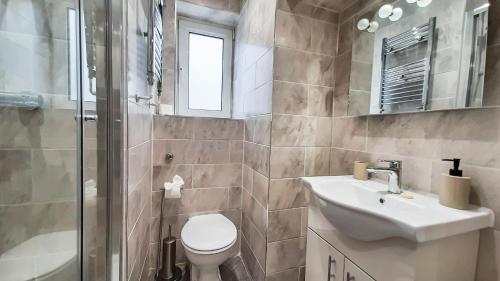 Enchanting 3 bedroom flat - Tap to explore photos