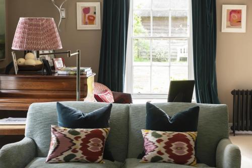 Fabulous Farmhouse in Hampshire - Tap to explore photos