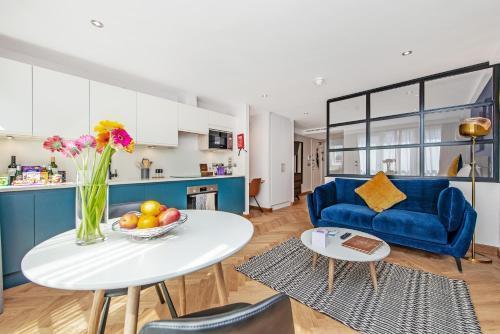 Farringdon Serviced Apartments by LovelyStay - Tap to explore photos